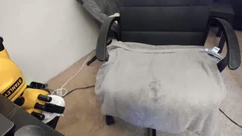 Snapshot of slimguerrilla chatting on February 25, 8:09 pm Slimguerrilla online show from February 25, 8:09 pm