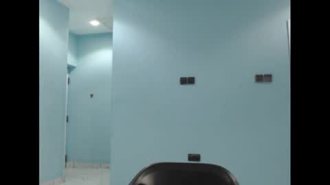 Snapshot of slimzyxdoll chatting on February 20, 3:23 am slimzyxdoll online show from February 20, 3:23 am