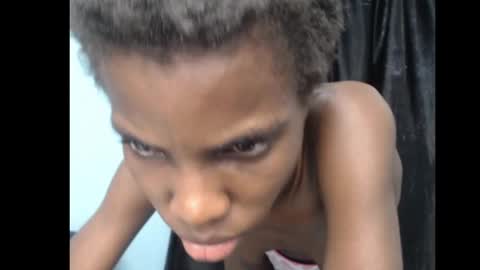 Snapshot of slimzyxdoll chatting on February 21, 12:39 pm slimzyxdoll online show from February 21, 12:39 pm