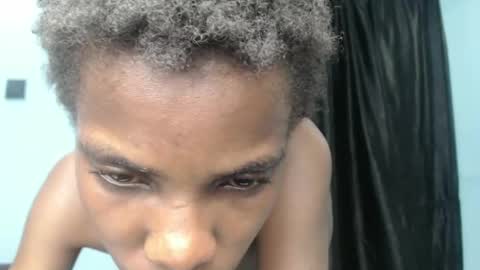 Snapshot of slimzyxdoll chatting on February 23, 10:42 pm slimzyxdoll online show from February 23, 10:42 pm