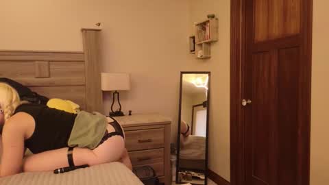 slip_inslide online show from February 22, 11:47 pm