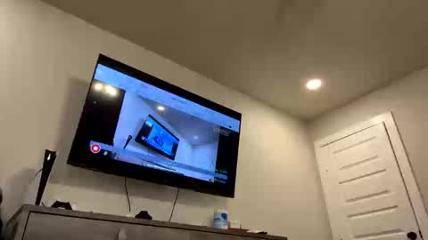 Snapshot of slutforu100 chatting on October 22, 10:42 pm slutforu100 online show from October 22, 10:42 pm