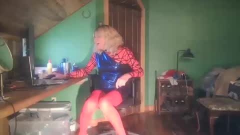 slutjennifertransxx online show from October 11, 3:06 am