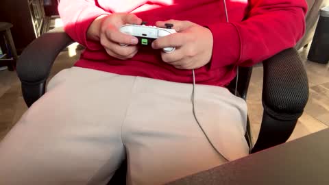 Snapshot of slutty_college_couple chatting on January 3, 7:18 pm slutty_college_couple online show from January 3, 7:18 pm