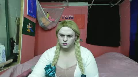 Snapshot of sluttytorismith chatting on February 11, 5:16 am Tori Smith online show from February 11, 5:16 am