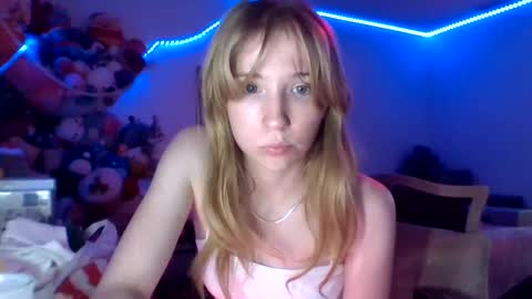 Snapshot of sm0keprincesspeach chatting on December 31, 1:04 am sm0keprincesspeach online show from December 31, 1:04 am