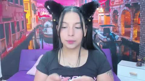 Snapshot of small__naughty chatting on November 20, 1:33 pm Mariana Torres online show from November 20, 1:33 pm