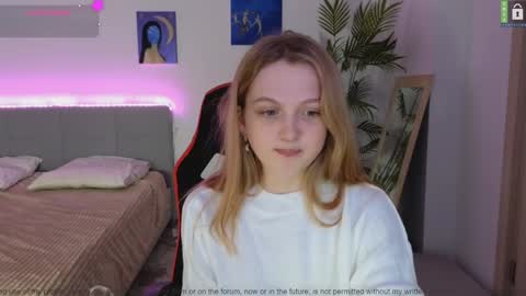 Snapshot of small_blondee chatting on December 2, 9:06 pm Emily online show from December 2, 9:06 pm