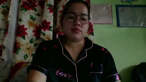 Snapshot of small_boobs59 chatting on October 31, 7:09 am Lovewella online show from October 31, 7:09 am