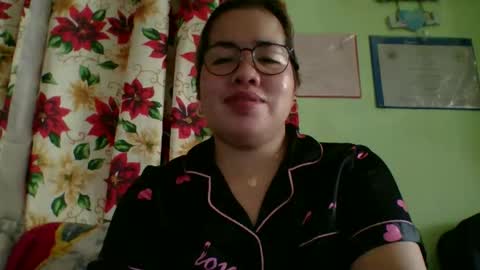 Snapshot of small_boobs59 chatting on November 16, 3:34 am Lovewella online show from November 16, 3:34 am