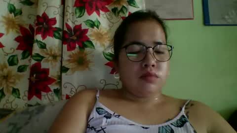 Snapshot of small_boobs59 chatting on November 19, 2:22 am Lovewella online show from November 19, 2:22 am