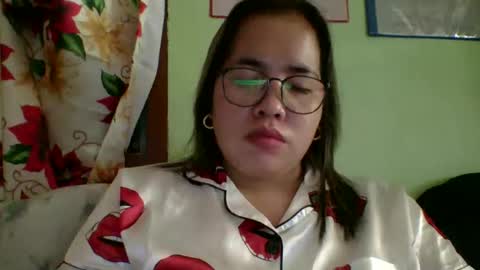 Snapshot of small_boobs59 chatting on November 20, 2:34 am Lovewella online show from November 20, 2:34 am