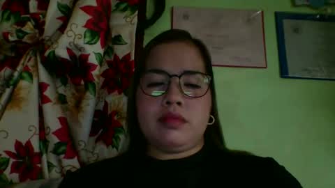 Snapshot of small_boobs59 chatting on December 1, 8:19 am Lovewella online show from December 1, 8:19 am