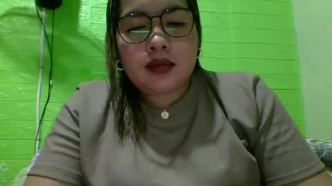 Snapshot of small_boobs59 chatting on December 5, 8:34 am Lovewella online show from December 5, 8:34 am