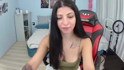 small_horny_girl online show from October 10, 7:29 am