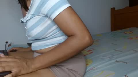 Snapshot of smallflorecita chatting on March 9, 1:37 pm smallflorecita online show from March 9, 1:37 pm