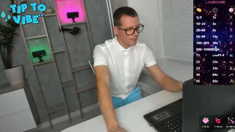 Snapshot of smallnipples chatting on December 4, 6:16 pm Alex online show from December 4, 6:16 pm