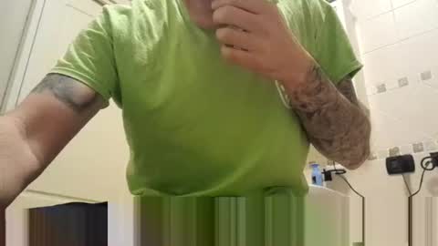 Snapshot of smallone8825 chatting on September 25, 5:00 am smallone8825 online show from September 25, 5:00 am