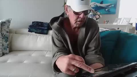 Snapshot of smallpenisbigtongue chatting on January 8, 6:20 pm Daddy online show from January 8, 6:20 pm