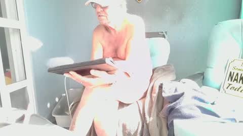 Snapshot of smallpenisbigtongue chatting on February 5, 5:09 pm Daddy online show from February 5, 5:09 pm