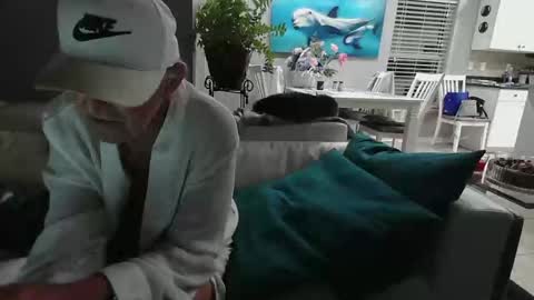 Snapshot of smallpenisbigtongue chatting on February 11, 3:40 am Daddy online show from February 11, 3:40 am