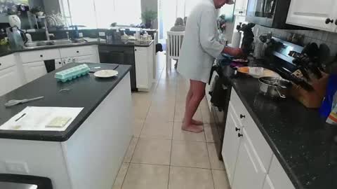 Snapshot of smallpenisbigtongue chatting on February 17, 5:43 pm Daddy online show from February 17, 5:43 pm