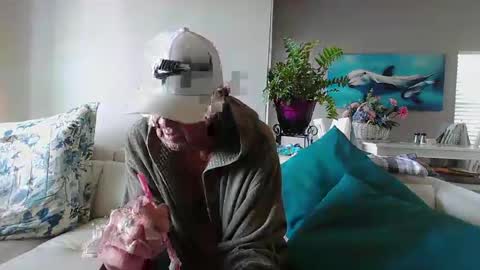 Snapshot of smallpenisbigtongue chatting on February 23, 2:14 pm Daddy online show from February 23, 2:14 pm