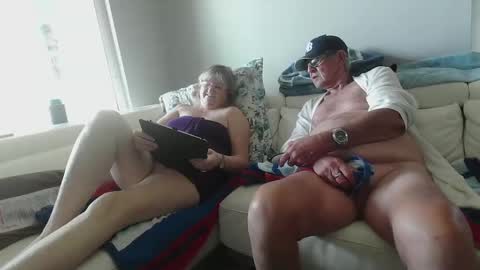 Snapshot of smallpenisbigtongue chatting on September 28, 2:11 pm Daddy online show from September 28, 2:11 pm