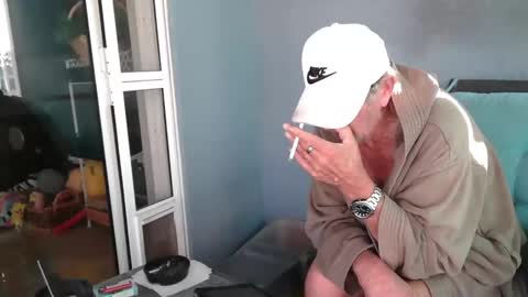 Snapshot of smallpenisbigtongue chatting on November 18, 1:15 pm Daddy online show from November 18, 1:15 pm