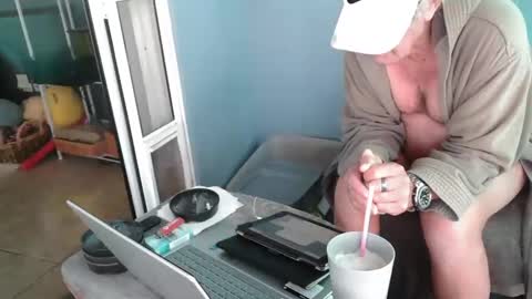 Snapshot of smallpenisbigtongue chatting on November 20, 1:44 pm Daddy online show from November 20, 1:44 pm