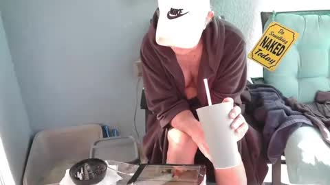 Snapshot of smallpenisbigtongue chatting on December 5, 3:20 pm Daddy online show from December 5, 3:20 pm