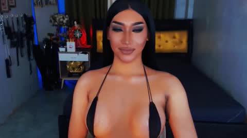 Snapshot of smasherqueen chatting on November 20, 10:15 am smasherqueen online show from November 20, 10:15 am