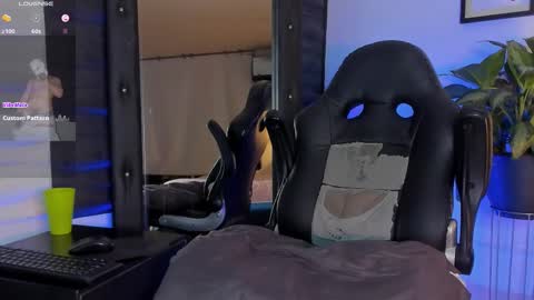 Snapshot of smiith_jade chatting on October 25, 12:40 am Jade Smiith online show from October 25, 12:40 am