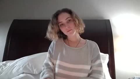 Snapshot of smile8dance chatting on December 18, 12:22 pm Your Fave Domme online show from December 18, 12:22 pm