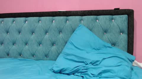 Snapshot of smile_cute_fox chatting on December 8, 8:41 am smile_cute_fox online show from December 8, 8:41 am