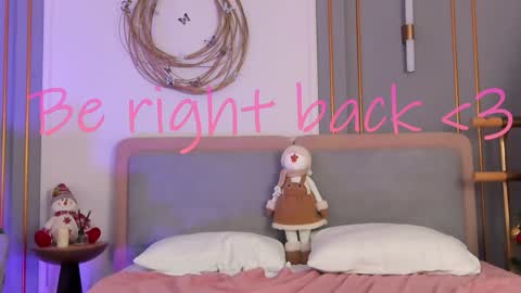 Snapshot of smiley_mia_ chatting on December 29, 11:18 am Mia online show from December 29, 11:18 am