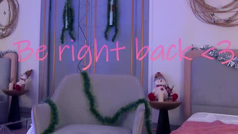 Snapshot of smiley_mia_ chatting on December 31, 11:20 am Mia online show from December 31, 11:20 am