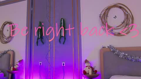 Snapshot of smiley_mia_ chatting on January 10, 8:18 am Mia online show from January 10, 8:18 am