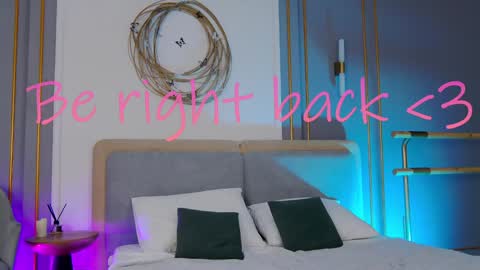 Snapshot of smiley_mia_ chatting on February 5, 8:11 am Mia online show from February 5, 8:11 am