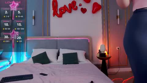 Snapshot of smiley_mia_ chatting on February 19, 5:16 am Mia online show from February 19, 5:16 am