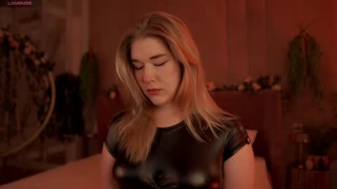 Snapshot of smiley_mia_ chatting on September 14, 5:06 am Mia online show from September 14, 5:06 am