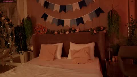 Snapshot of smiley_mia_ chatting on October 5, 5:17 am Mia online show from October 5, 5:17 am