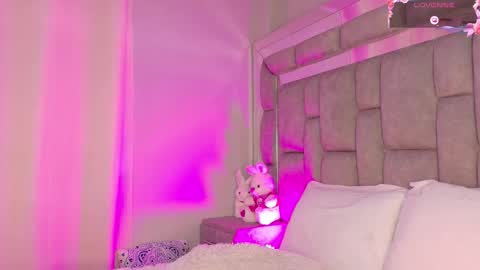 Snapshot of smiling__girl chatting on October 19, 6:08 pm online show from October 19, 6:08 pm