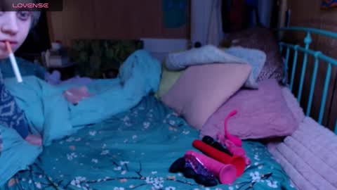 Snapshot of smokydian chatting on February 11, 8:15 am DIAN dee-ann online show from February 11, 8:15 am