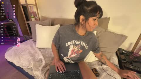 Snapshot of smonkedup chatting on November 8, 2:45 am Carolina online show from November 8, 2:45 am