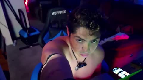 Snapshot of smoothjocknubie chatting on October 25, 8:11 am Myke Jackin online show from October 25, 8:11 am