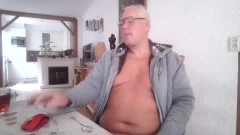 Snapshot of smoothy5460 chatting on December 4, 8:45 am smoothy5460 online show from December 4, 8:45 am