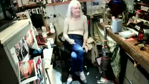 Snapshot of smurfingo99 chatting on December 11, 2:09 am mish online show from December 11, 2:09 am