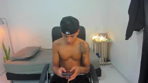 Snapshot of snak_master1 chatting on October 6, 12:57 pm snak_master1 online show from October 6, 12:57 pm