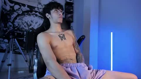 Snapshot of snakebutterfly chatting on December 1, 7:13 am snakebutterfly online show from December 1, 7:13 am